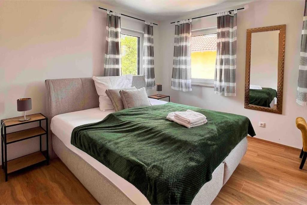Viel Platz In Burghausen Fuer Freunde Und Familie Apartment Bagian luar foto